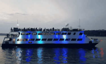 swastik-dinner-cruise-sailing-on-mandovi-river